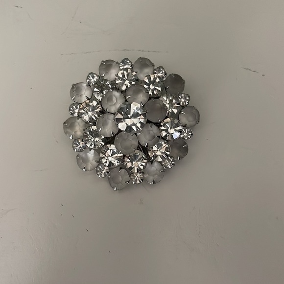 White and Crystal Pin by Lisa - Picture 3 of 7